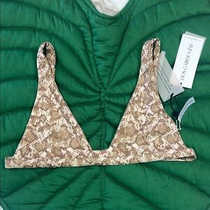 NWT Dos Gardenias snake skin print triangle bikini top. Size 4. Color: Medusa